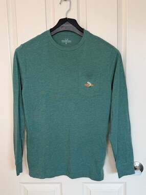 Vineyard Vines retro trout patch fishing long sleeve pocket tee